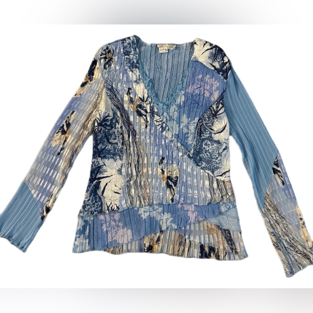 Vintage Y2K women’s unique top!